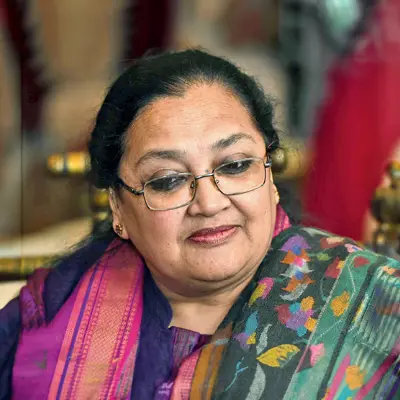 Louise Khurshid